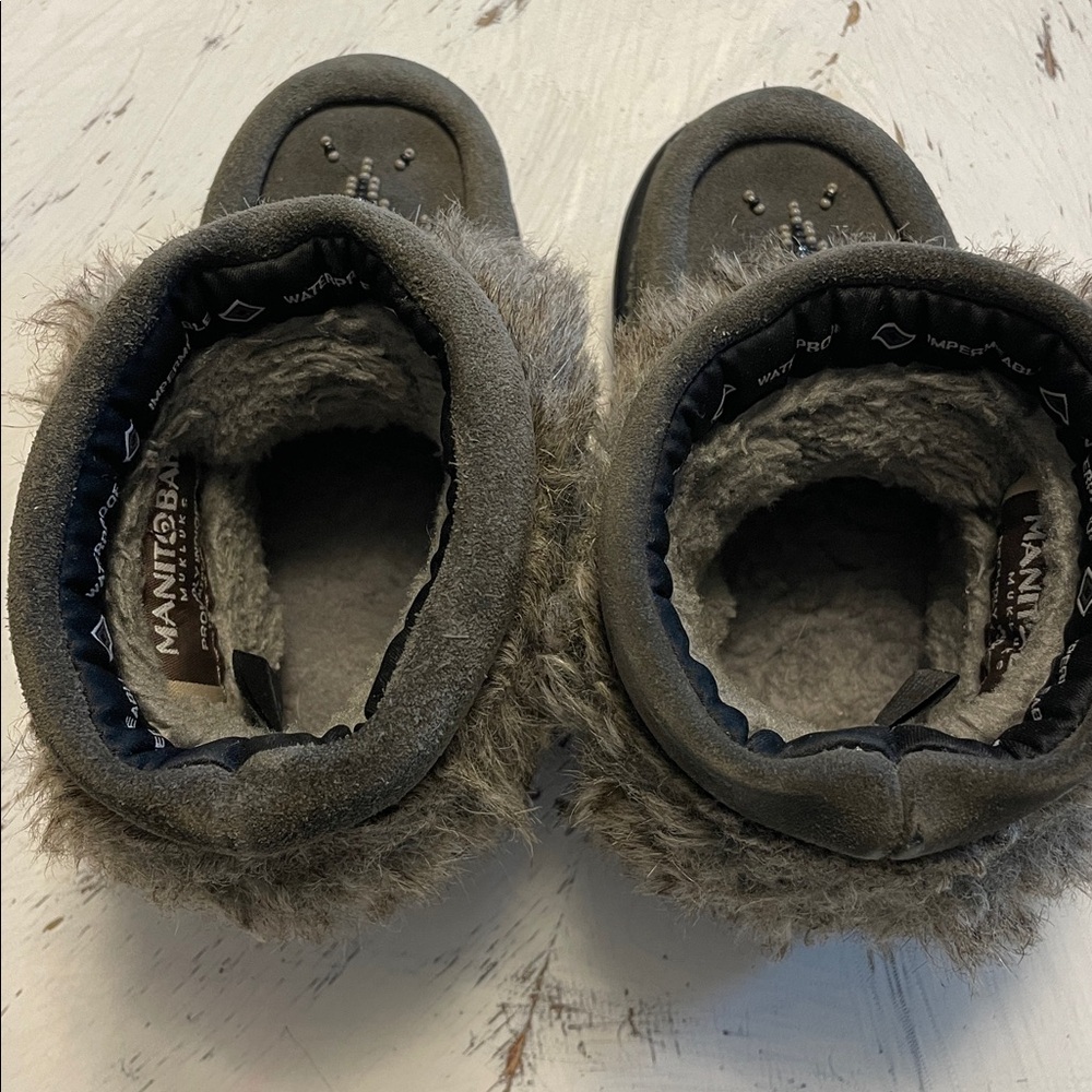 Kids Manitobah Mukluks - Picture 7 of 7